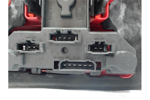 Recambio de piloto trasero izquierdo para volkswagen bora berlina (1j2) referencia OEM IAM 1J5945095AA 1J5945111AA 