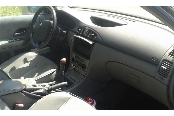 renault laguna ii (bg0) del año 2001