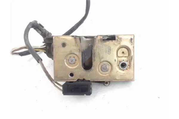 Recambio de cierre electromagnetico trasero derecho para ford sierra fastback (gbc) 2.3 referencia OEM IAM 6141067  
