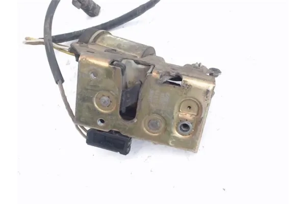 Recambio de cierre electromagnetico trasero derecho para ford sierra fastback (gbc) 2.3 referencia OEM IAM 6141067  