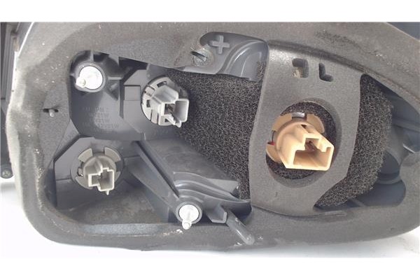 Recambio de piloto trasero izquierdo para mazda cx-7 er 2.2 active referencia OEM IAM EG2151150  