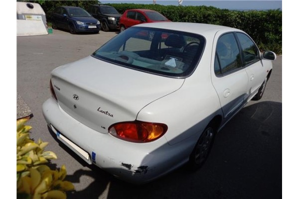 hyundai lantra berlina (rd) del año 2001