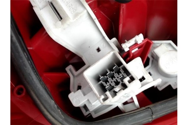 Recambio de piloto trasero derecho para ford fiesta vi 1.4 tdci referencia OEM IAM 8A611444  