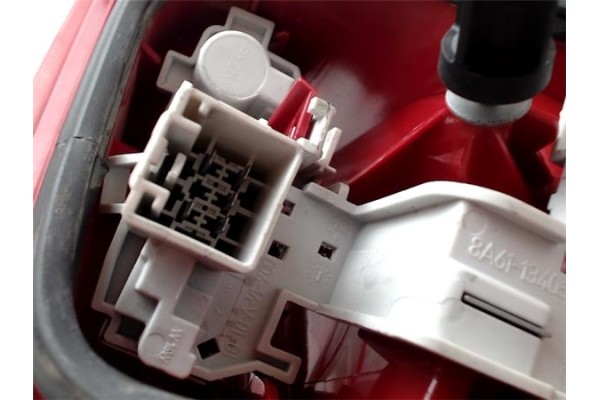 Recambio de piloto trasero izquierdo para ford fiesta vi 1.4 tdci referencia OEM IAM 8A6113405A  