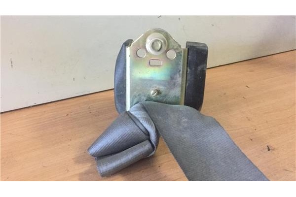 Recambio de juego cinturones delantero para nissan trade furgón 2.0 d referencia OEM IAM   