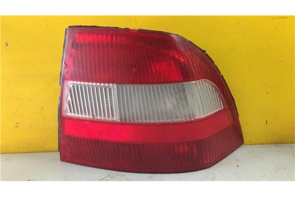 Recambio de piloto trasero derecho para opel vectra b berlina (1995) 2.0 básico (1999) [2,0 ltr. - 100 kw 16v cat (x 20 xev / l3