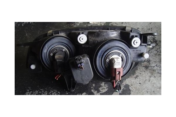 Recambio de faro delantero dcho para toyota corolla (e11) 2.0 d4d referencia OEM IAM 811101E530  