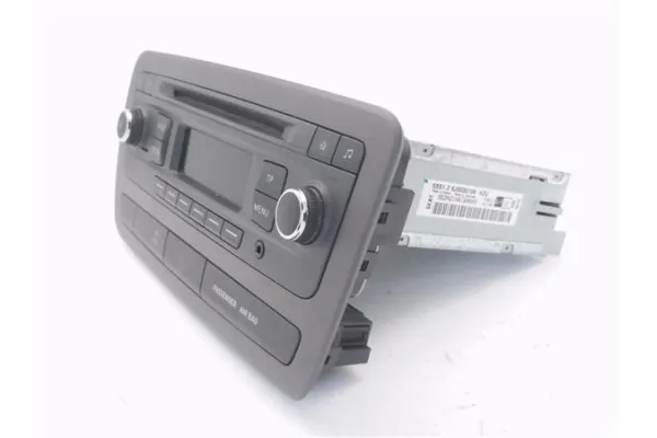Recambio de autoradio para seat ibiza berlina (6j5) 1.6 tdi referencia OEM IAM 6J0035156  