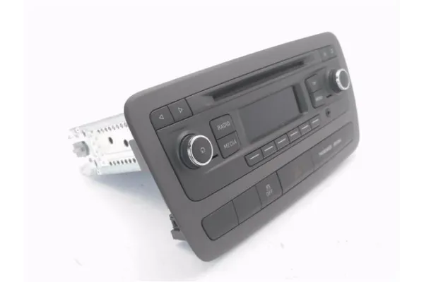 Recambio de autoradio para seat ibiza berlina (6j5) 1.6 tdi referencia OEM IAM 6J0035156  
