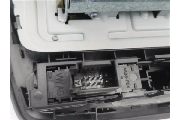 Recambio de autoradio para seat ibiza berlina (6j5) 1.6 tdi referencia OEM IAM 6J0035156  