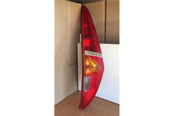 Recambio de piloto trasero derecho para fiat punto ii berlina (188)(1999) 1.2 16v elx [1,2 ltr. - 59 kw 16v cat] referencia OEM 