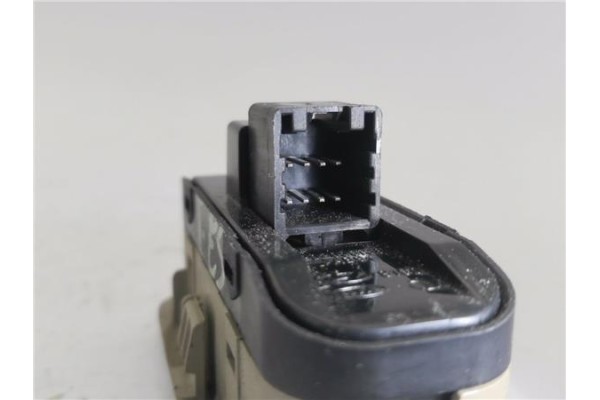 Recambio de mando elevalunas trasero izquierdo para kia carnival 2.9 crdi referencia OEM IAM 202006138  