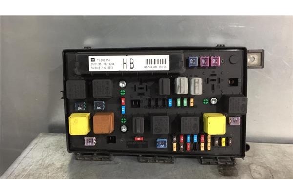 Recambio de caja fusibles/rele para opel astra h berlina 1.7 cdti referencia OEM IAM 13206754 5DK00866838  Recambio de caja fusibles/rele para opel astra h berlina 1.7 cdti referencia OEM IAM 13206754 5DK00866838