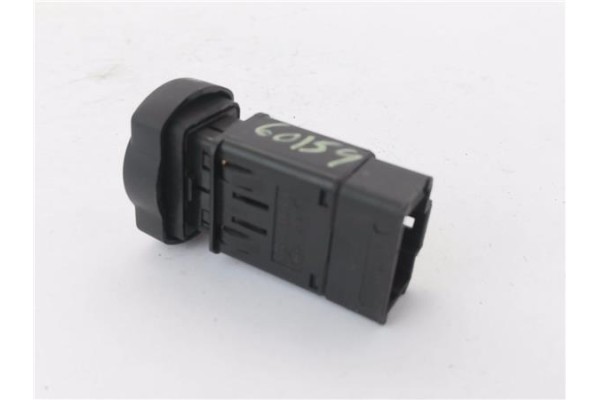 Recambio de interruptor luces emergencia para dacia sandero i 1.4 referencia OEM IAM 602232A  