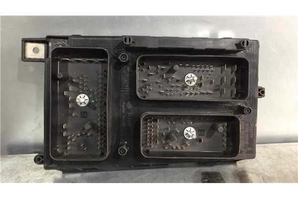 Recambio de caja fusibles/rele para opel astra h berlina 1.7 cdti referencia OEM IAM 13206754 5DK00866838  Recambio de caja fusibles/rele para opel astra h berlina 1.7 cdti referencia OEM IAM 13206754 5DK00866838