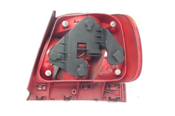 Recambio de piloto trasero izquierdo para audi a4 berlina (b5) referencia OEM IAM 8D9945111  