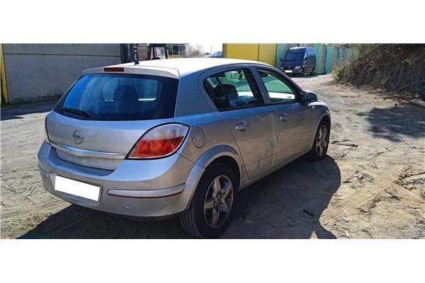 opel astra h berlina del año 2004