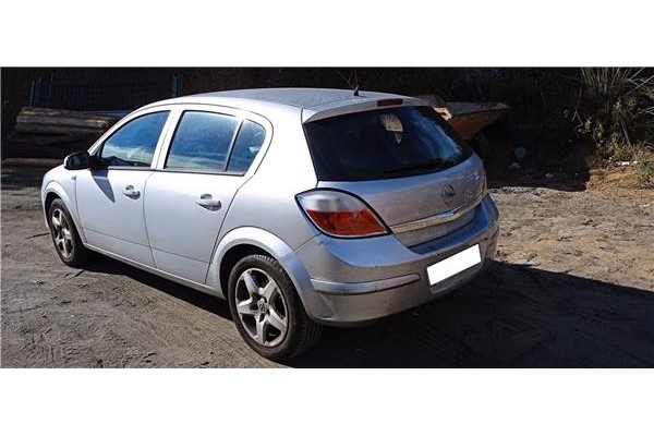 opel astra h berlina del año 2004