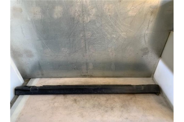 Recambio de spoiler talonera lat. izquierda para opel corsa c 1.2 twinport referencia OEM IAM I3501311  