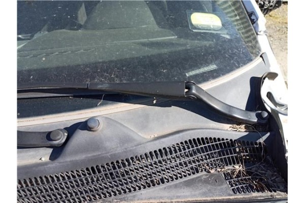 Recambio de brazo limpiaparabrisas delantero izquierdo para opel corsa d 1.3 cdti referencia OEM IAM 13284136  