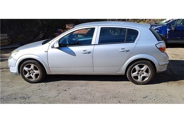 opel astra h berlina del año 2004