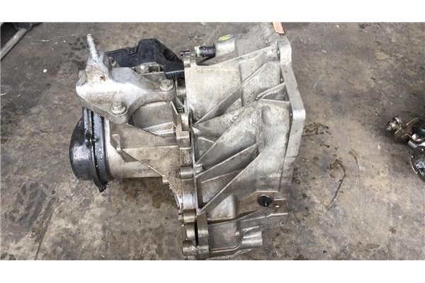 Recambio de caja cambios manual para ford fiesta (cbk) 1.4 ambiente referencia OEM IAM RF2N1R7F096AB M2N1R7002EB 