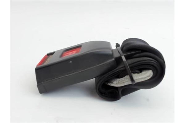 Recambio de anclaje cinturon trasero derecho para peugeot 205 berlina referencia OEM IAM   