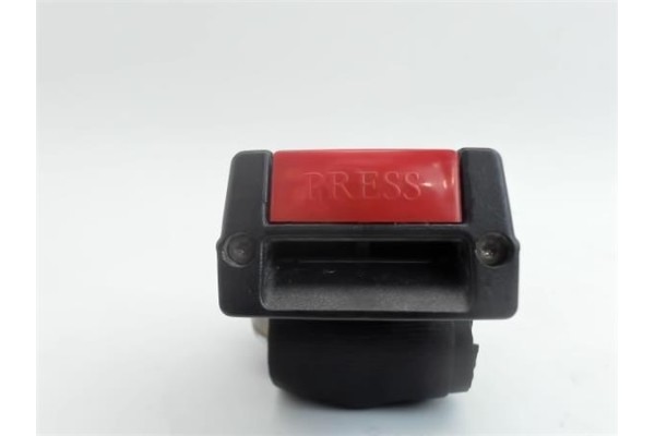 Recambio de anclaje cinturon trasero izquierdo para peugeot 205 berlina referencia OEM IAM   