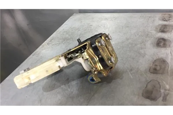 Recambio de cierre electromagnetico trasero derecho para nissan x-trail (t30) 2.5 4x4 referencia OEM IAM 805524U300 89A925 