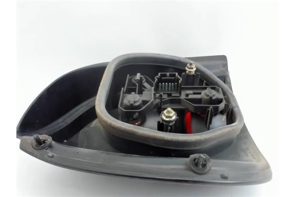 Recambio de piloto trasero derecho para renault megane i scenic (ja0) referencia OEM IAM 7700831731  