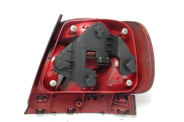 Recambio de piloto trasero izquierdo para audi a4 berlina (b5) referencia OEM IAM 8D9945111  