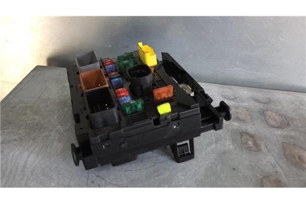 Recambio de caja fusibles/rele para citroen c3 1.4 hdi referencia OEM IAM 9659741780  