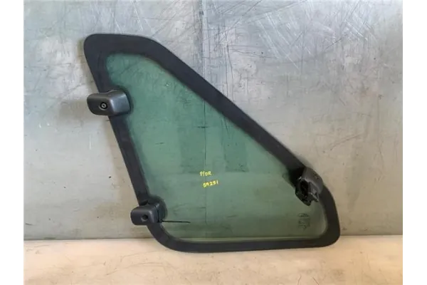 Recambio de luna maletero lat. derecho para land rover freelander (ln) 2.0 di referencia OEM IAM CPD100903  