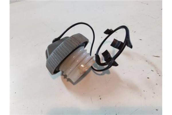 Recambio de tapon combustible para mazda 3 berlina (bk) 1.6 di turbo referencia OEM IAM GJ2B42250A  