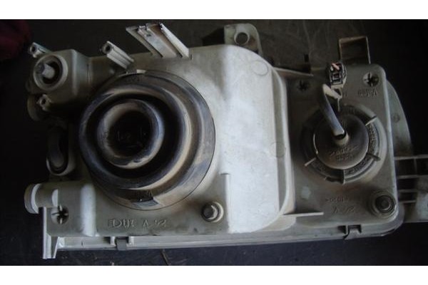 Recambio de faro delantero dcho para nissan serena (c23m) 2.3 d referencia OEM IAM 260108C002  