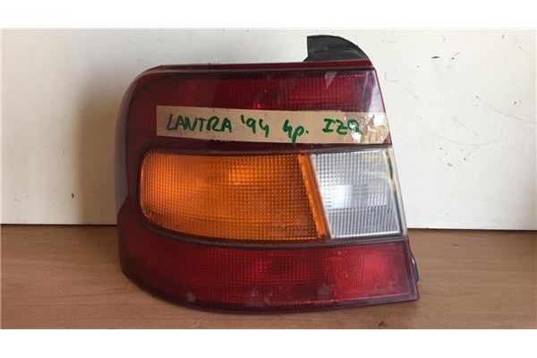 Recambio de piloto trasero izquierdo para hyundai lantra (j1)(1992) 1.5 gls [1,5 ltr. - 62 kw cat] referencia OEM IAM 0235043504