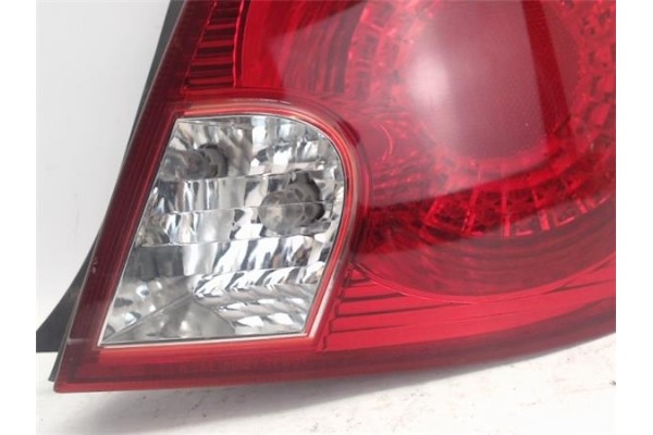 Recambio de piloto trasero derecho para hyundai accent (lc) referencia OEM IAM 9240225710  