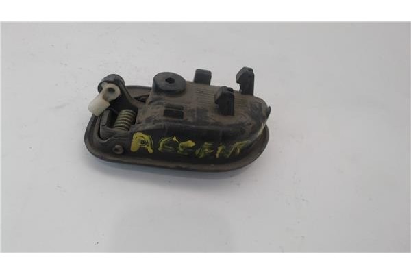 Recambio de manilla int. puerta delantero derecha para hyundai accent (x3) 1.5 i 12v referencia OEM IAM 8262022000LG  