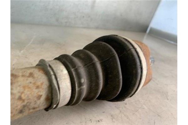 Recambio de palier delantero izquierdo para peugeot 3008 1.6 hdi referencia OEM IAM 3272PZ  