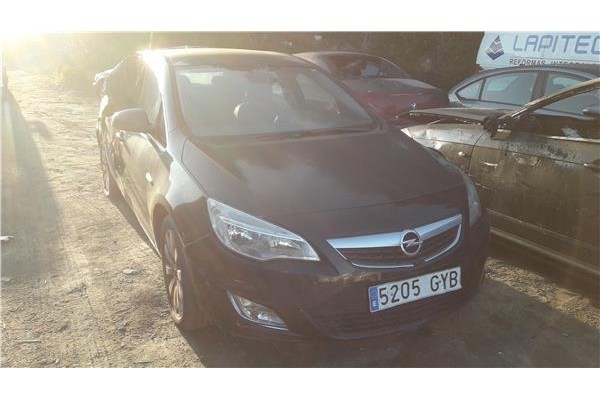 opel astra j gtc (2011) del año 